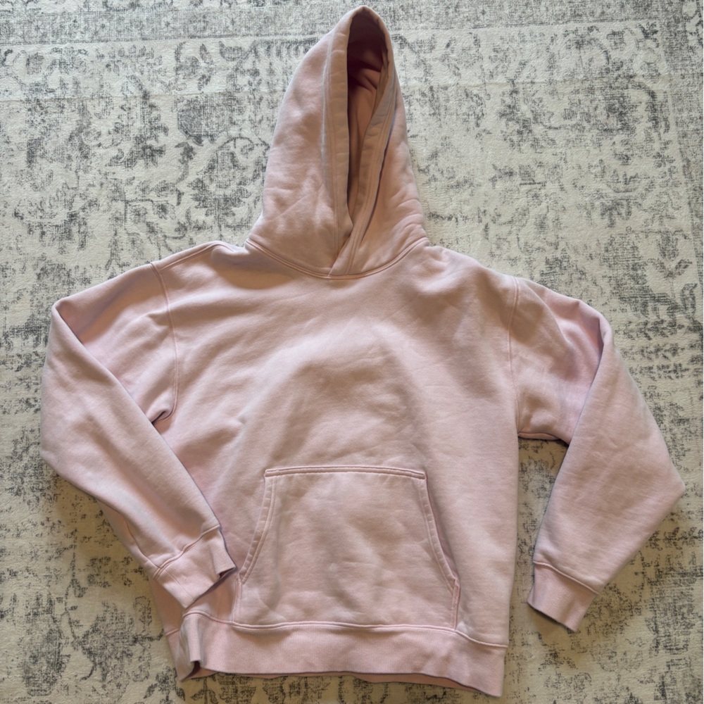 Light pink Aritzia sweatshirt